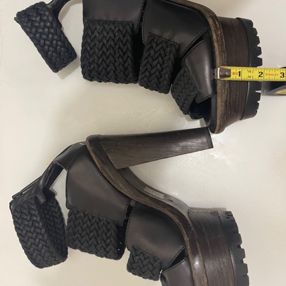 Burberry Platform Heels (SIZE: EUR 38 / US 7 1/2) - Picture 5 of 16